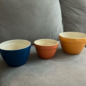 Crate and barrel nesting mixing bowls
